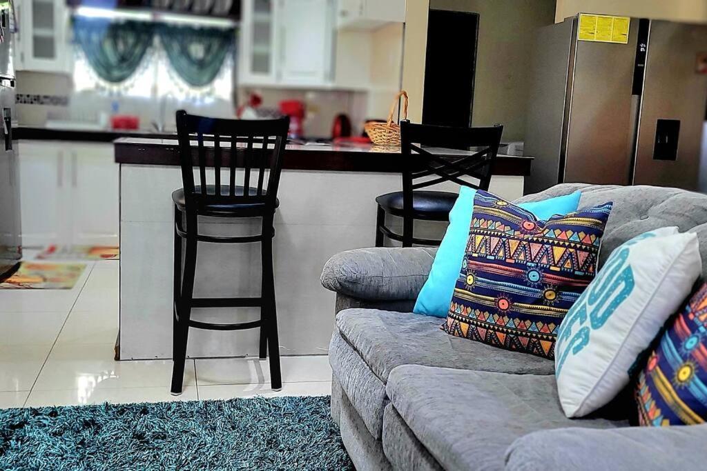 Travelholics Getaways Villa Piarco Kültér fotó